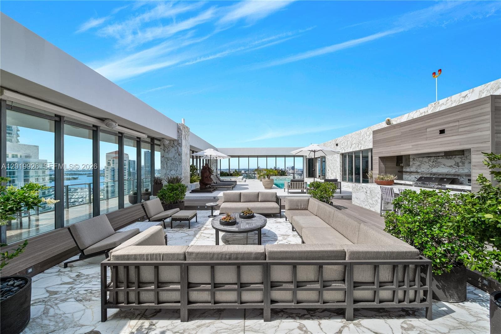 800 S Pointe Dr # 2204, Miami Beach FL 33139 — 41
