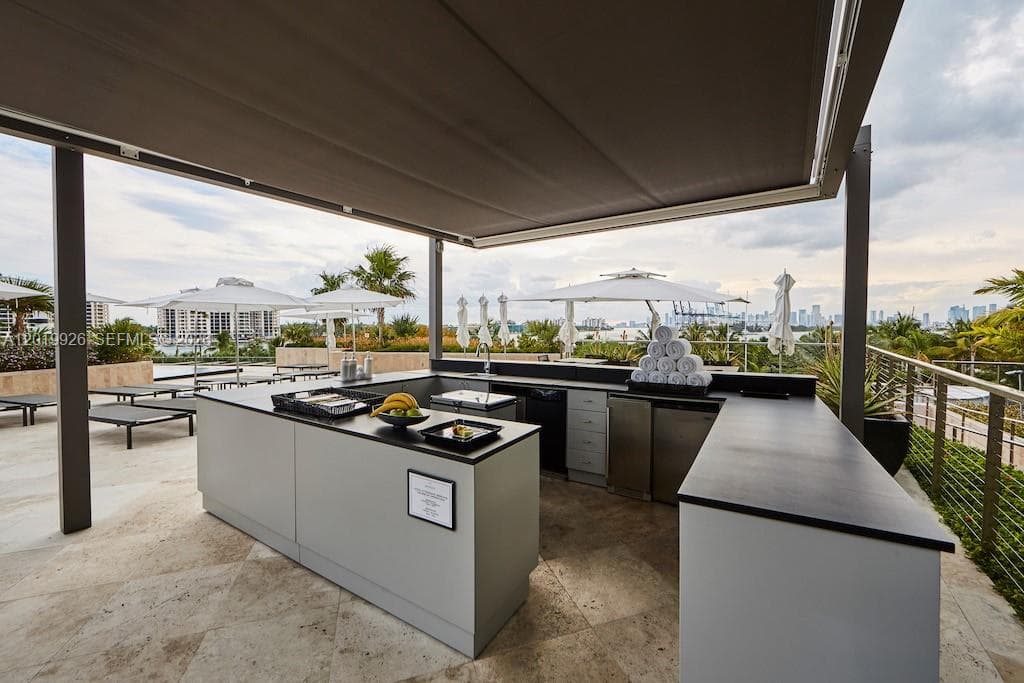 800 S Pointe Dr # 2204, Miami Beach FL 33139 — 87
