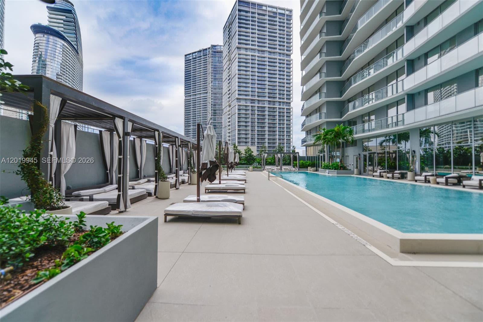 77 5th St # 2604, Miami FL 33131 — 33