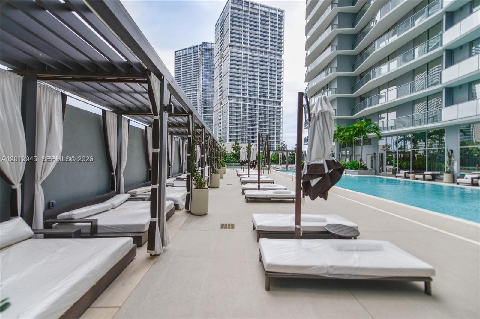 77 5th St # 2604, Miami FL 33131 — 35