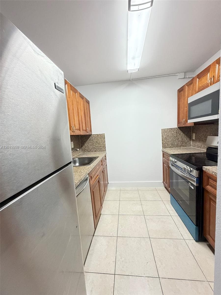 8200 SW 210th St # 213, Cutler Bay FL 33189 — 7