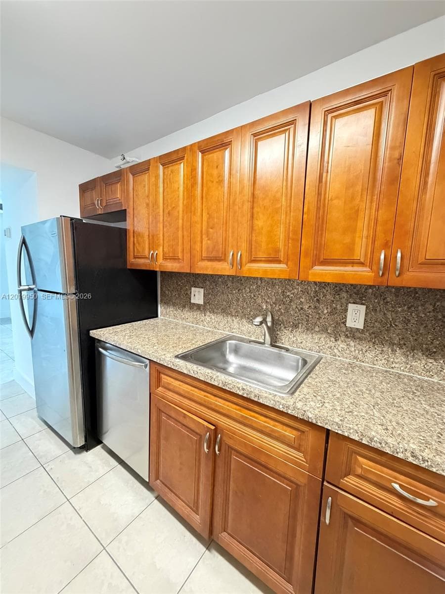 8200 SW 210th St # 213, Cutler Bay FL 33189 — 5