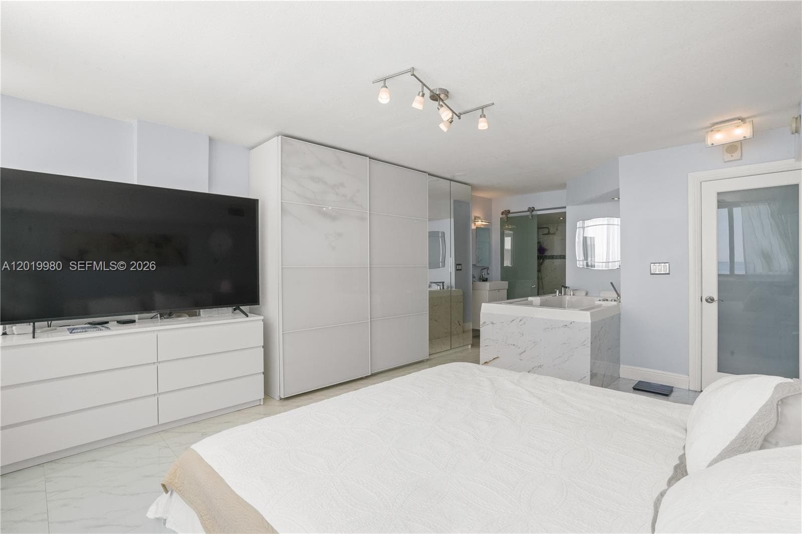 7135 Collins Ave # 712, Miami Beach FL 33141 — 14