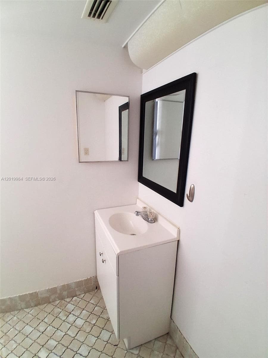 1770 NE 191st St # 1, Miami FL 33179 — 14