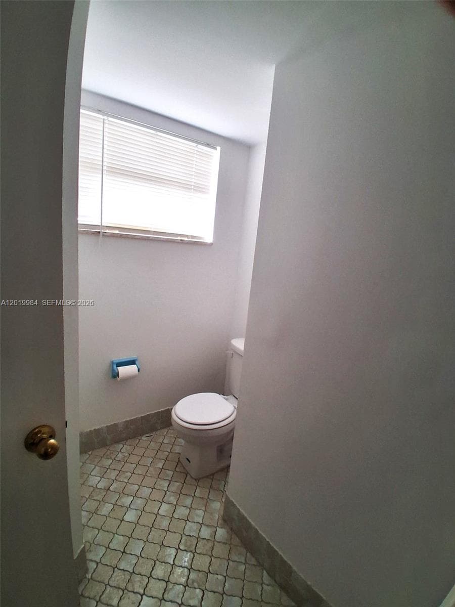 1770 NE 191st St # 1, Miami FL 33179 — 15
