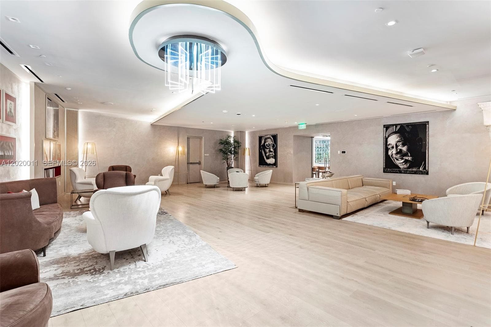 1000 Brickell Plz # 4014, Miami FL 33131 — 33