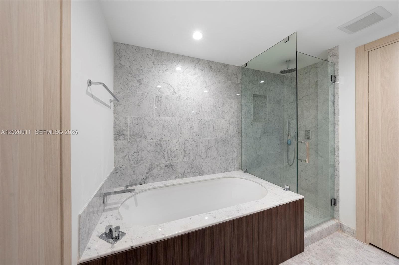 1000 Brickell Plz # 4014, Miami FL 33131 — 19