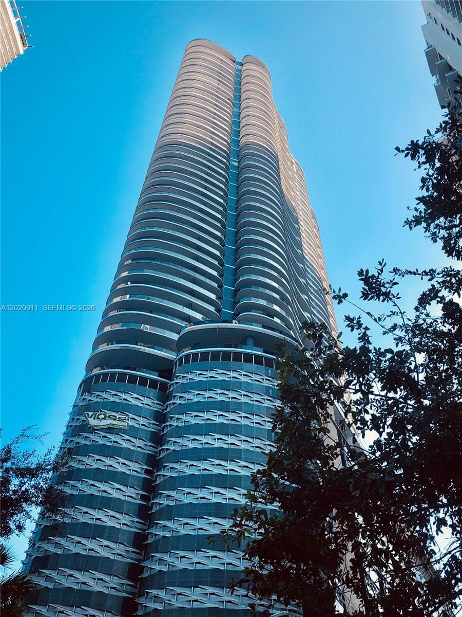1000 Brickell Plz # 4014, Miami FL 33131 — 29