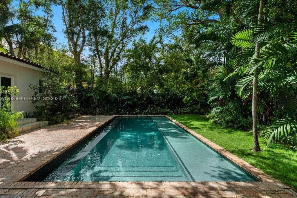 5812 Alton Rd, Miami Beach FL 33140 — 33