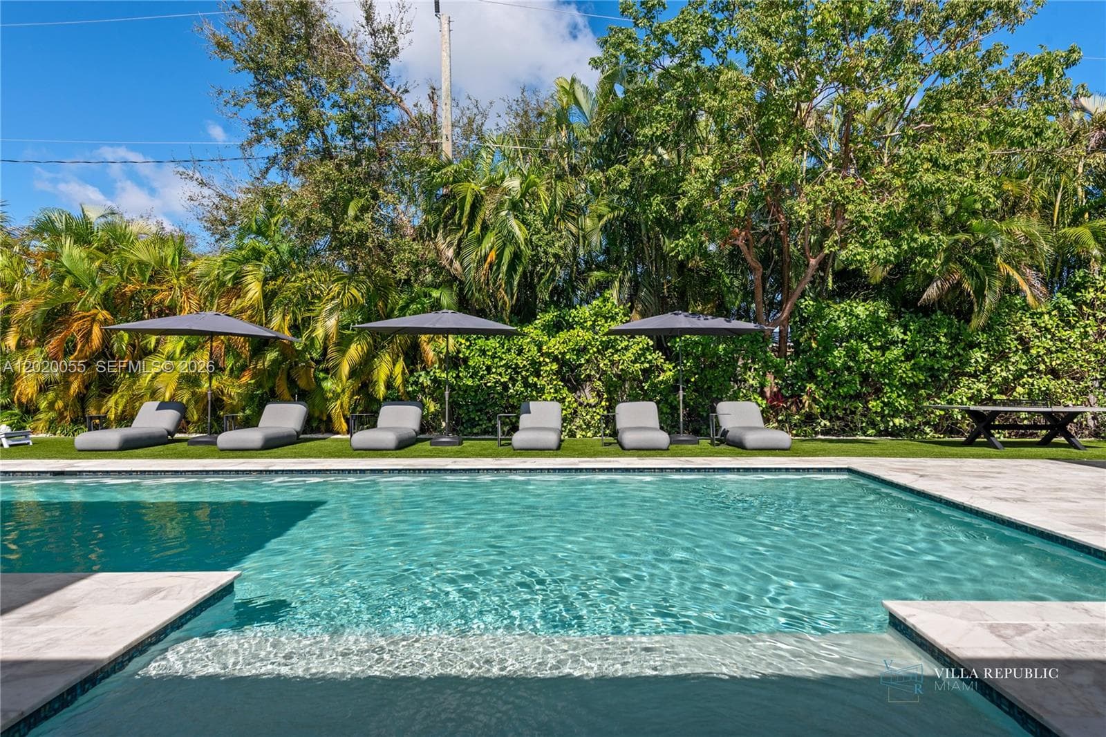 1941 NE 196th Ter, Miami FL 33179 — 7