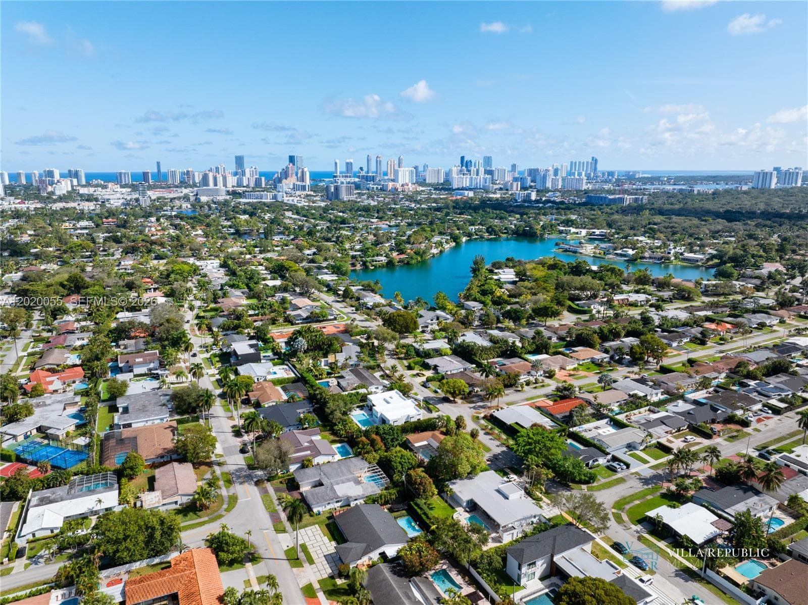 1941 NE 196th Ter, Miami FL 33179 — 84