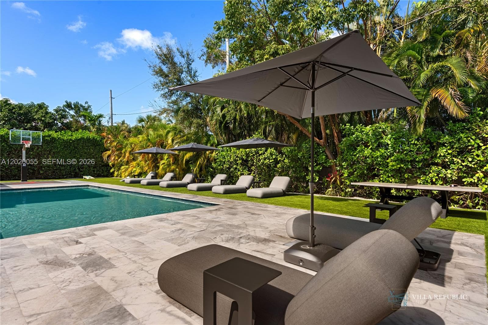 1941 NE 196th Ter, Miami FL 33179 — 30