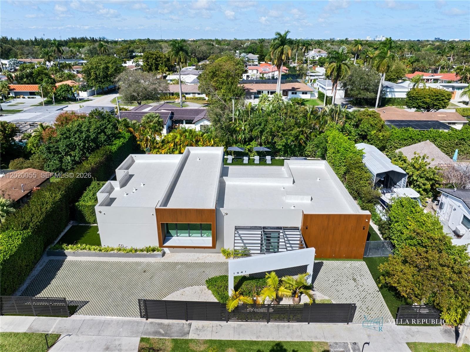 1941 NE 196th Ter, Miami FL 33179 — 83