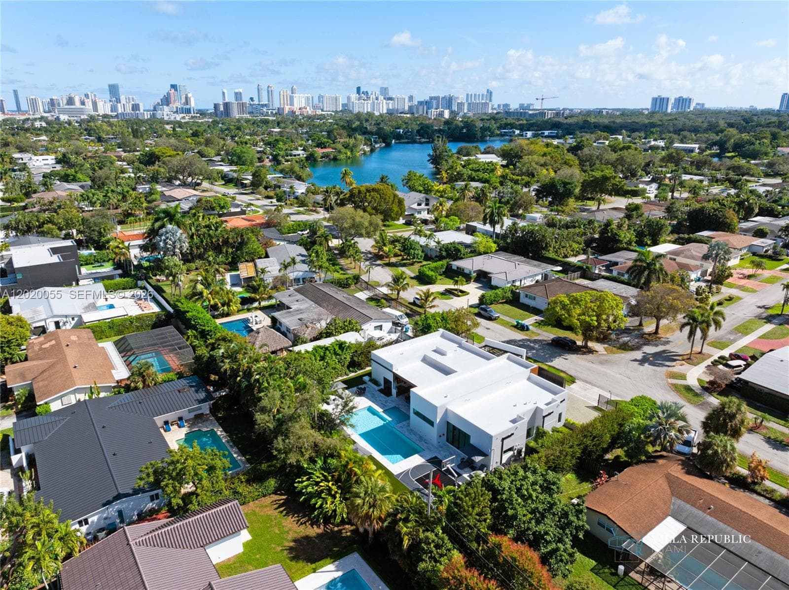 1941 NE 196th Ter, Miami FL 33179 — 87