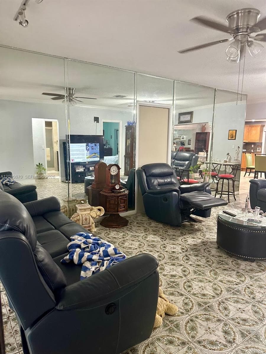 659 W 14th St, Hialeah FL 33010 — 25