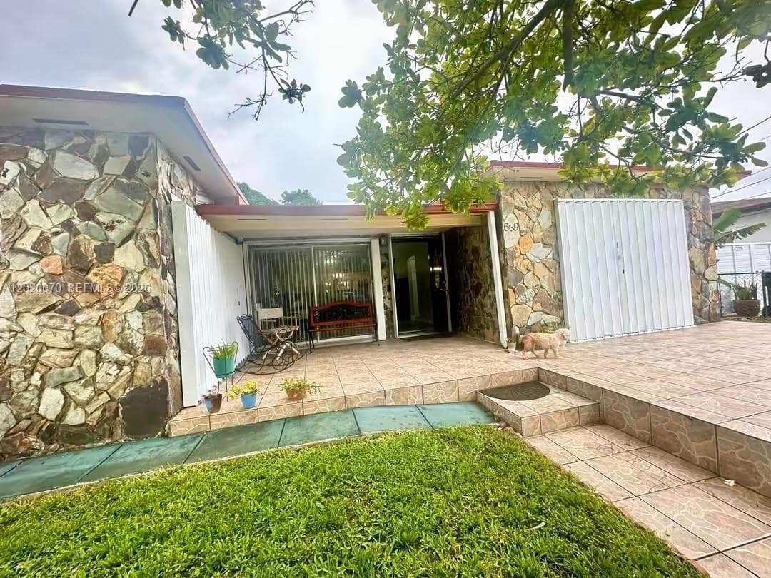 659 W 14th St, Hialeah FL 33010 — 1