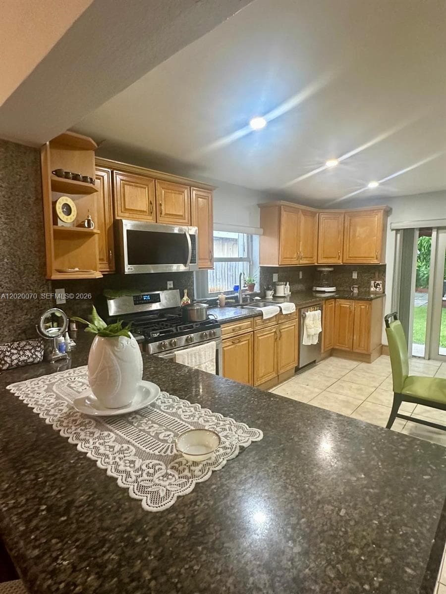 659 W 14th St, Hialeah FL 33010 — 7