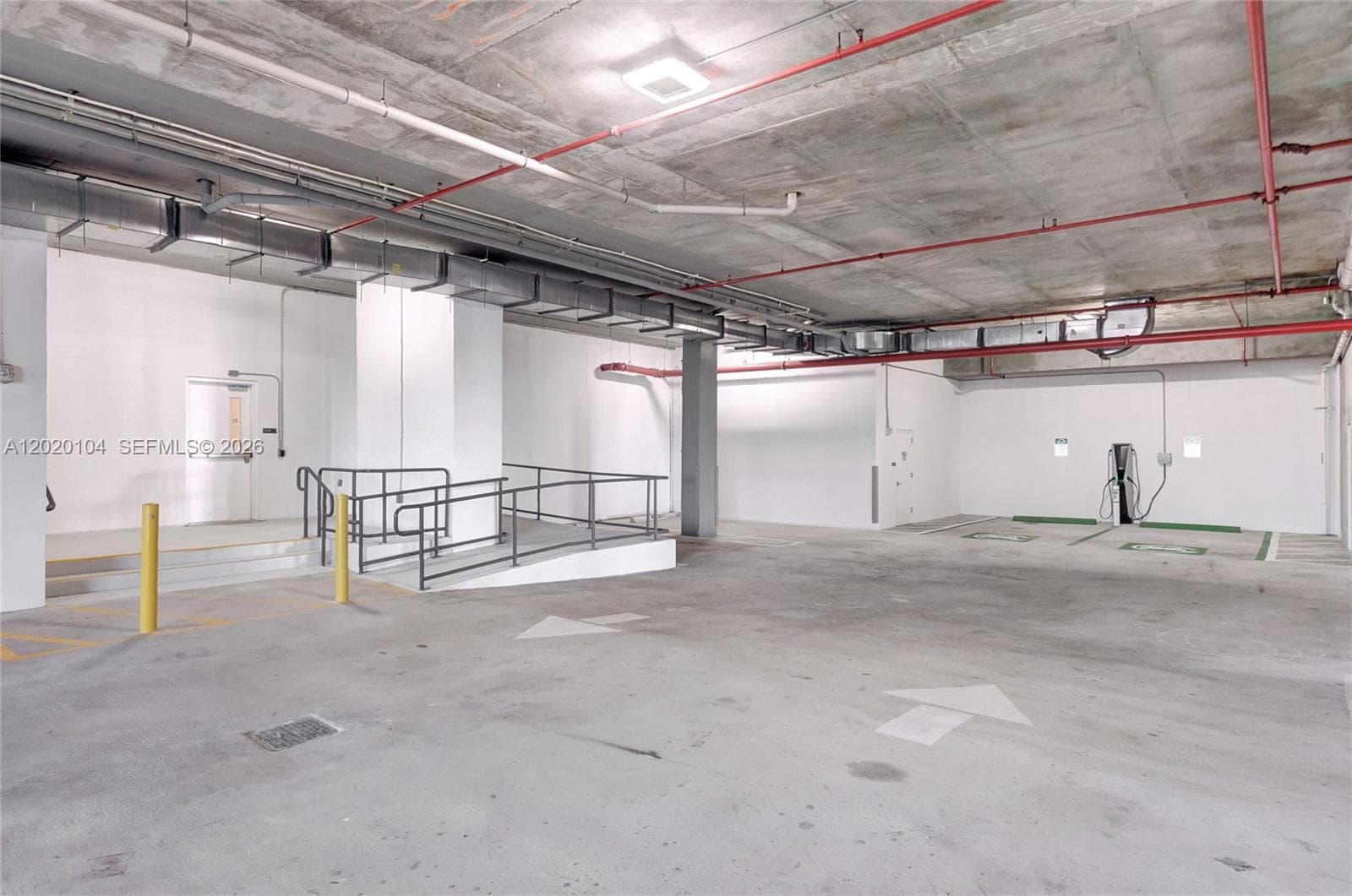 21290 Biscayne # 210, Aventura FL 33180 — 33