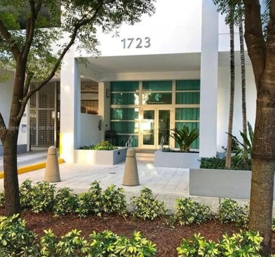 1723 SW 2nd Ave # 704, Miami FL 33129 — 1