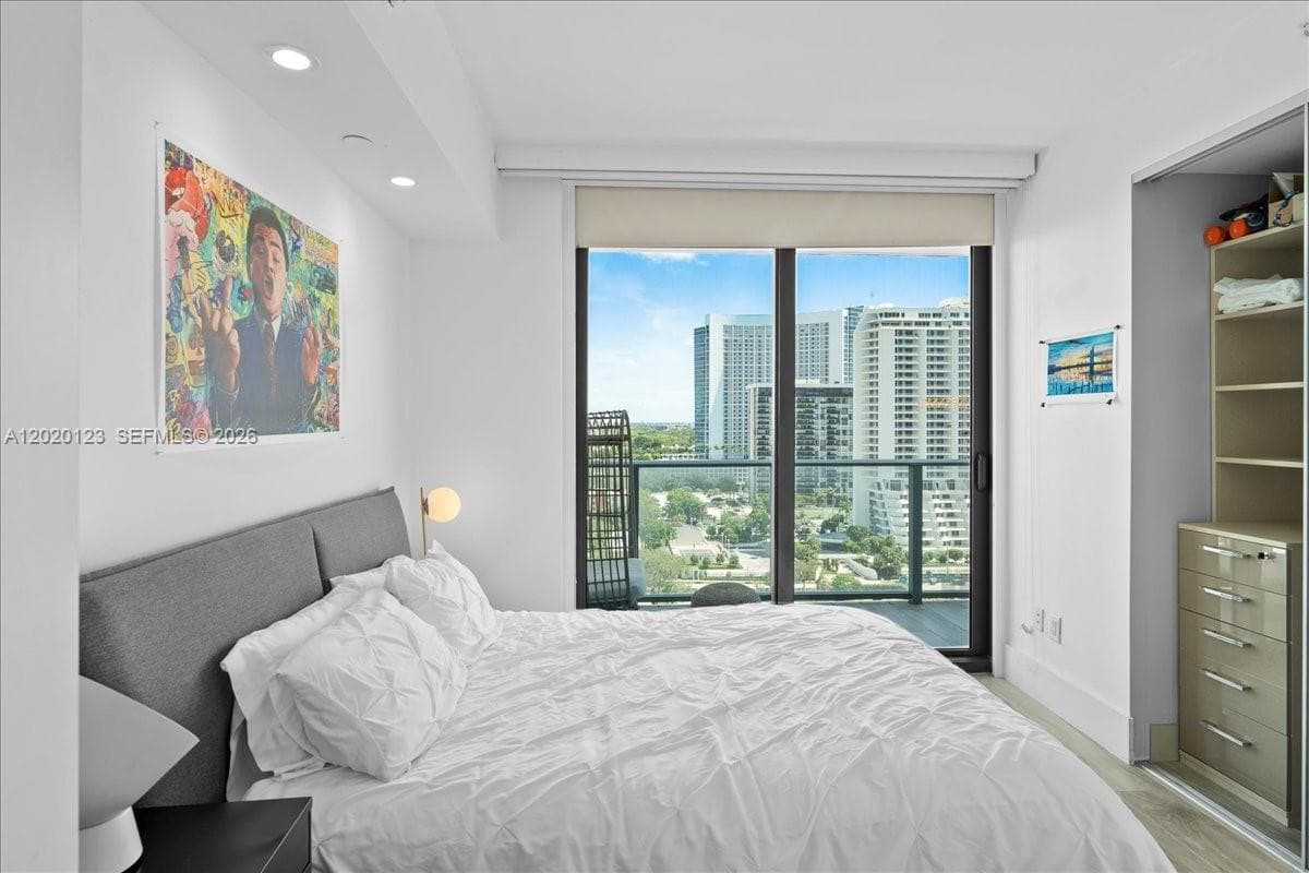 501 NE 31st St # 1201, Miami FL 33137 — 33