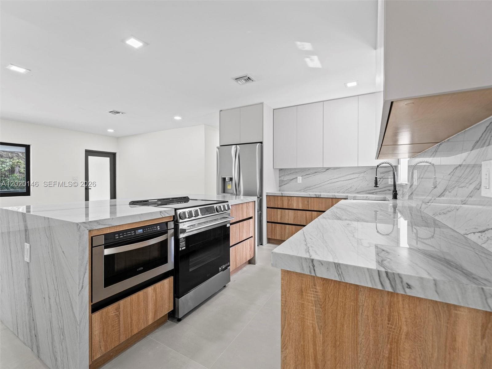 610 NE 164th Ter, Miami FL 33162 — 54