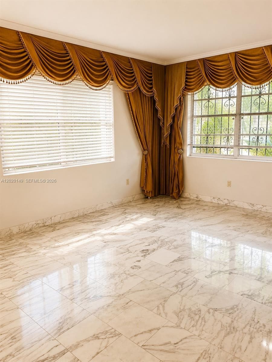 320 NW 61st Ave, Miami FL 33126 — 3