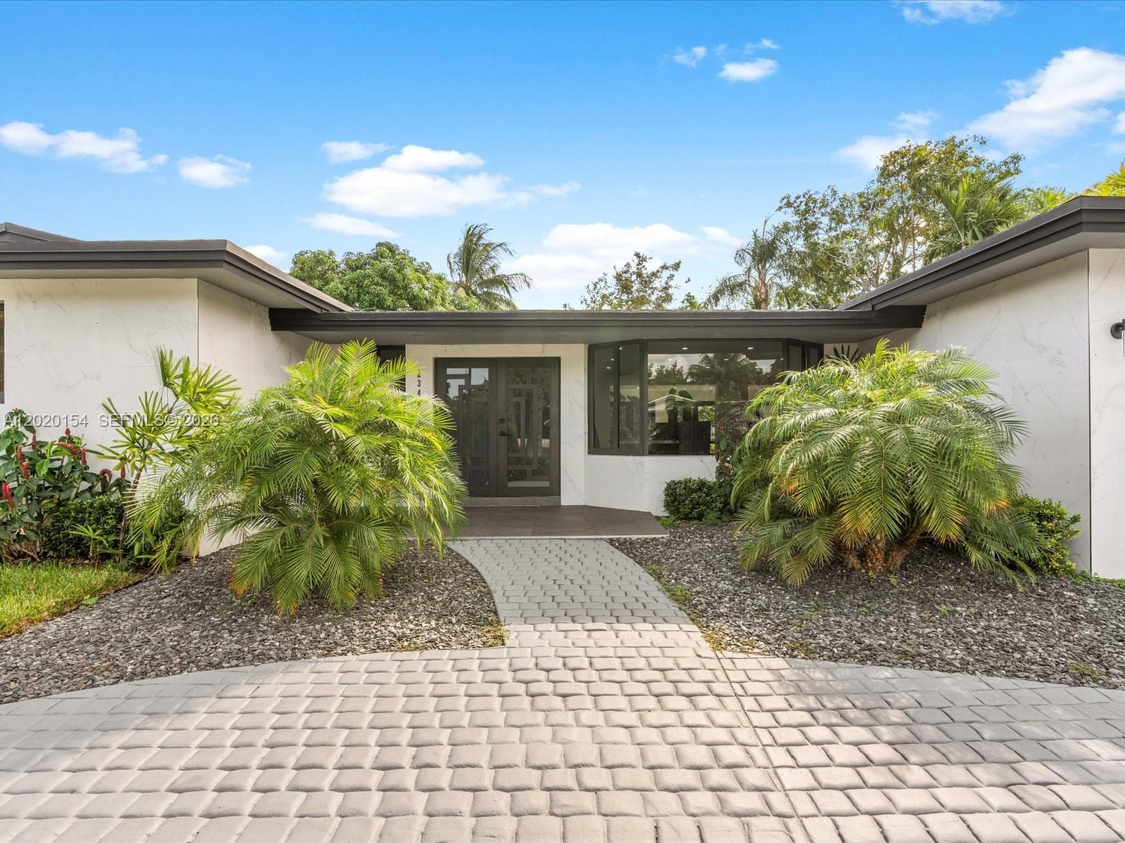 2340 NE 194th St, Miami FL 33180 — 3