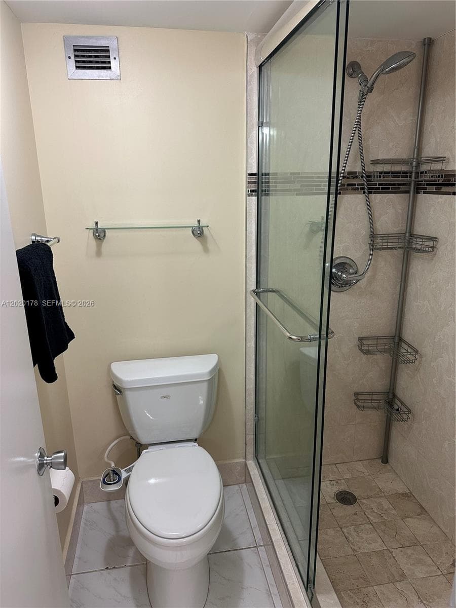 6039 Collins Ave # 924, Miami Beach FL 33140 — 16