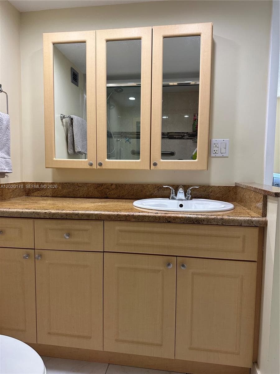 6039 Collins Ave # 924, Miami Beach FL 33140 — 19
