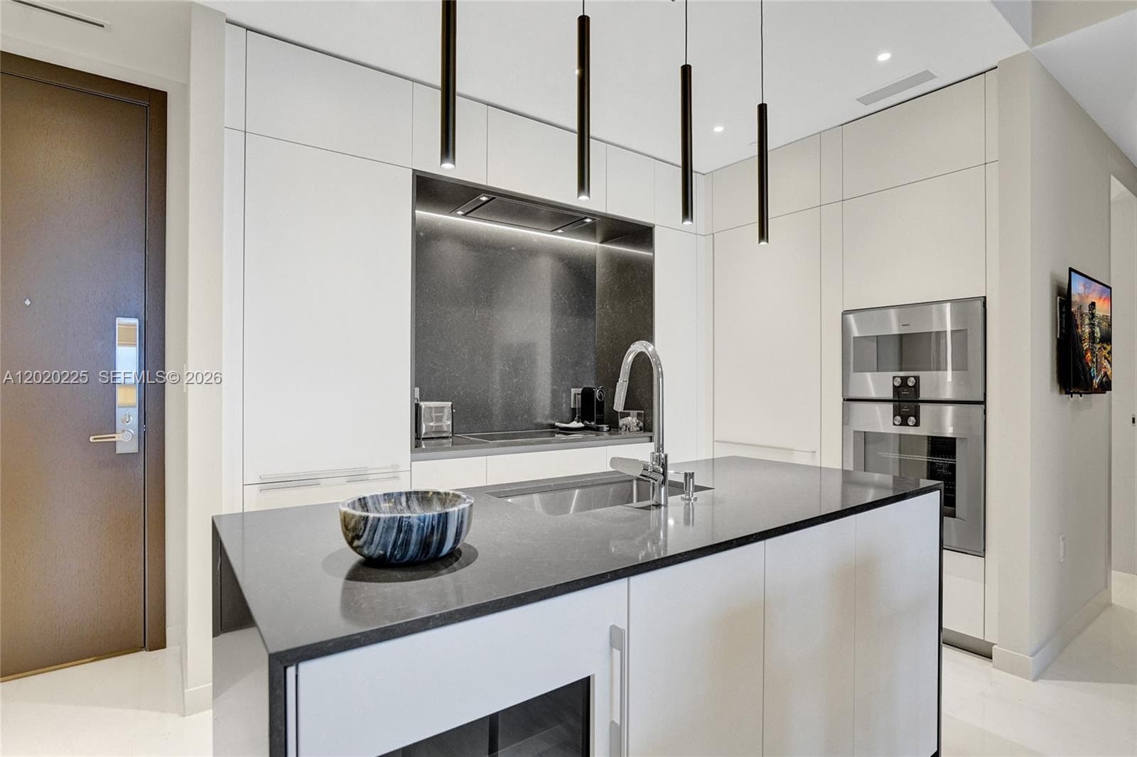 300 Biscayne Boulevard Way # 2305W, Miami FL 33131 — 26