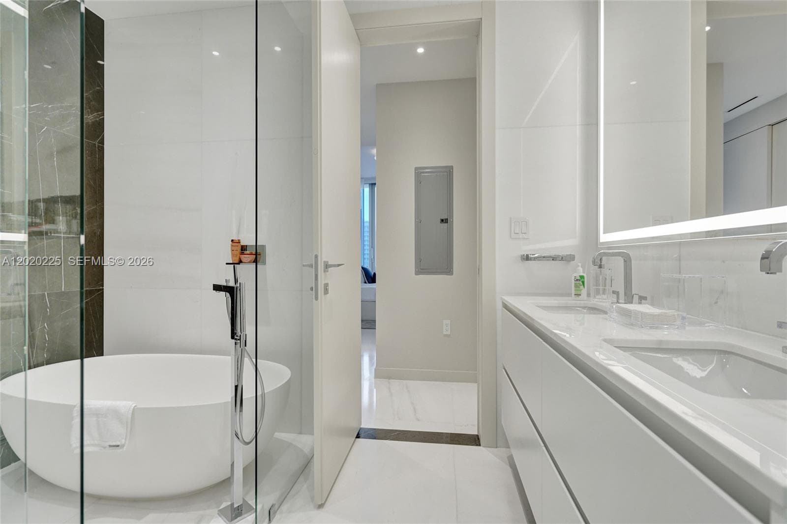300 Biscayne Boulevard Way # 2305W, Miami FL 33131 — 45