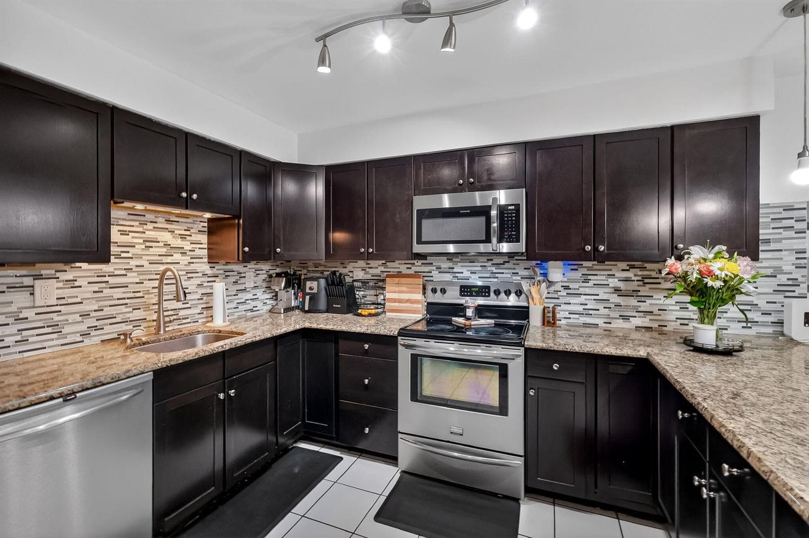 4011 N Meridian Avenue # 32, Miami Beach FL 33140 — 17