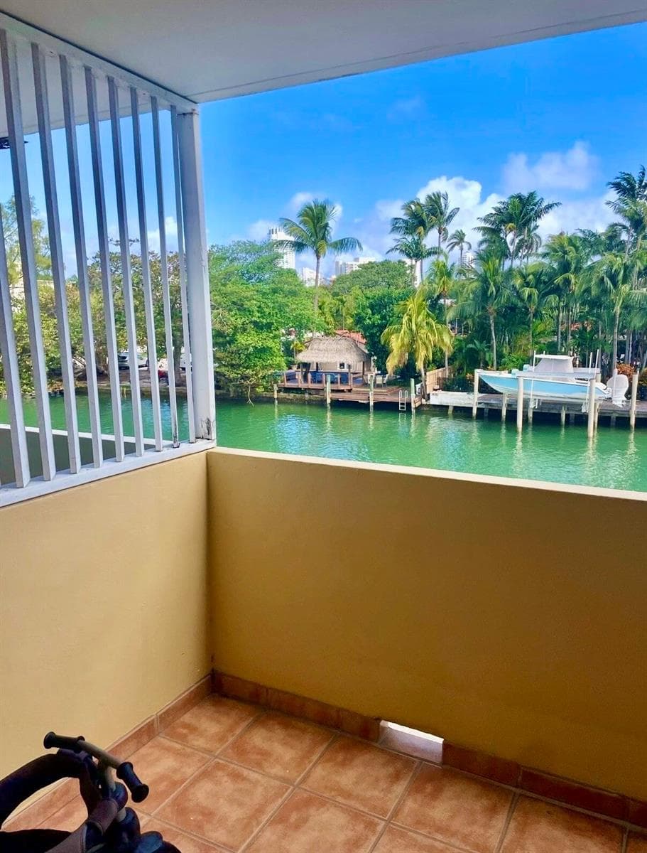 4011 N Meridian Avenue # 32, Miami Beach FL 33140 — 24