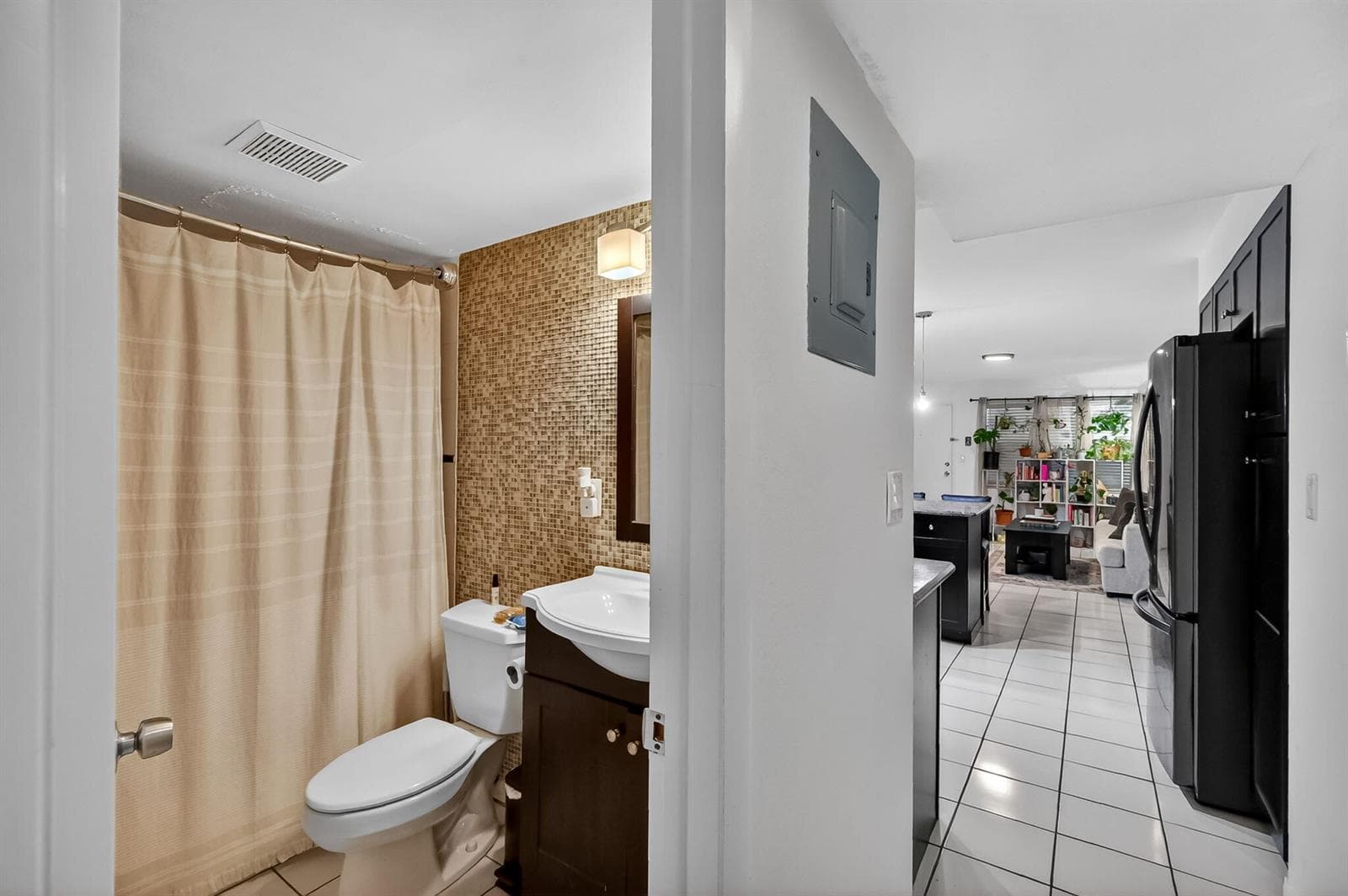 4011 N Meridian Avenue # 32, Miami Beach FL 33140 — 18