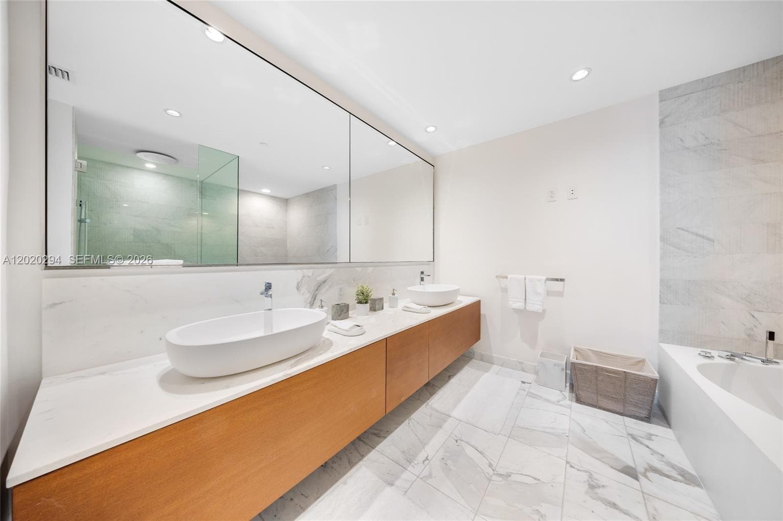 10201 Collins Ave # 305, Bal Harbour FL 33154 — 29