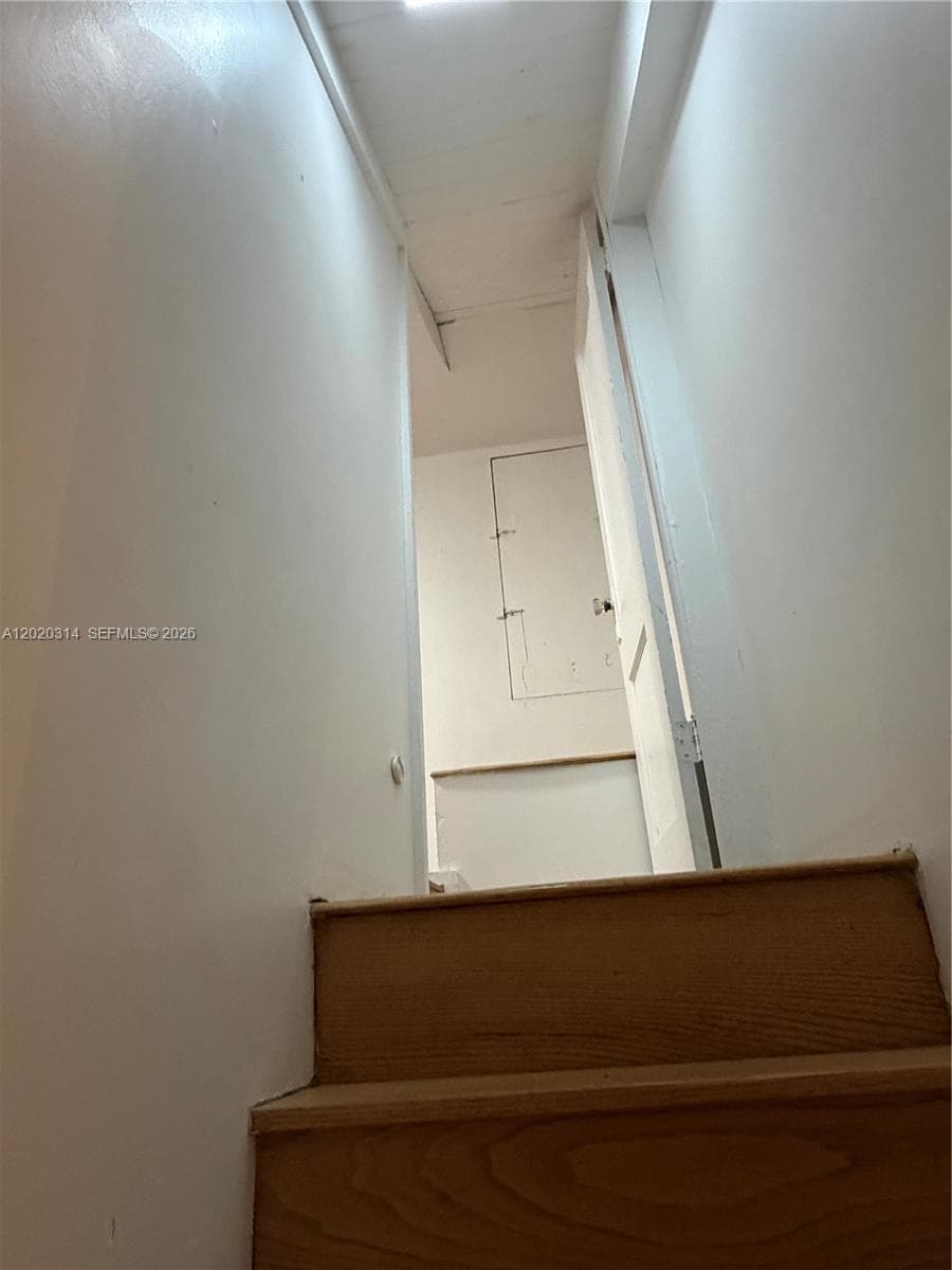 27 NE 49th St, Miami FL 33137 — 20