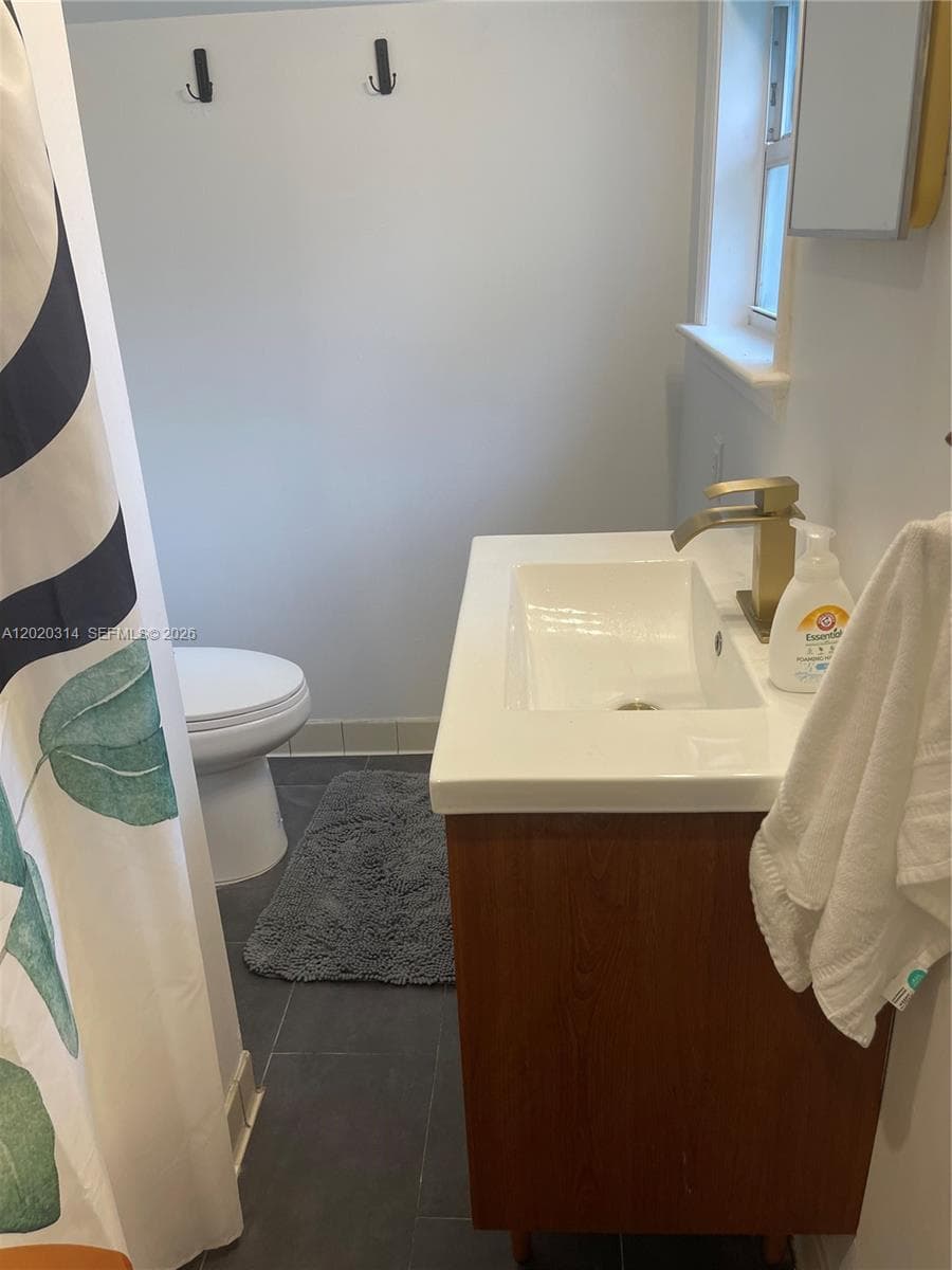27 NE 49th St, Miami FL 33137 — 10