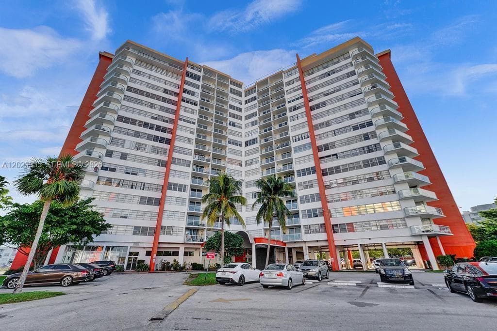 1351 NE Miami Gardens Dr # 511E, Miami FL 33179 — 18