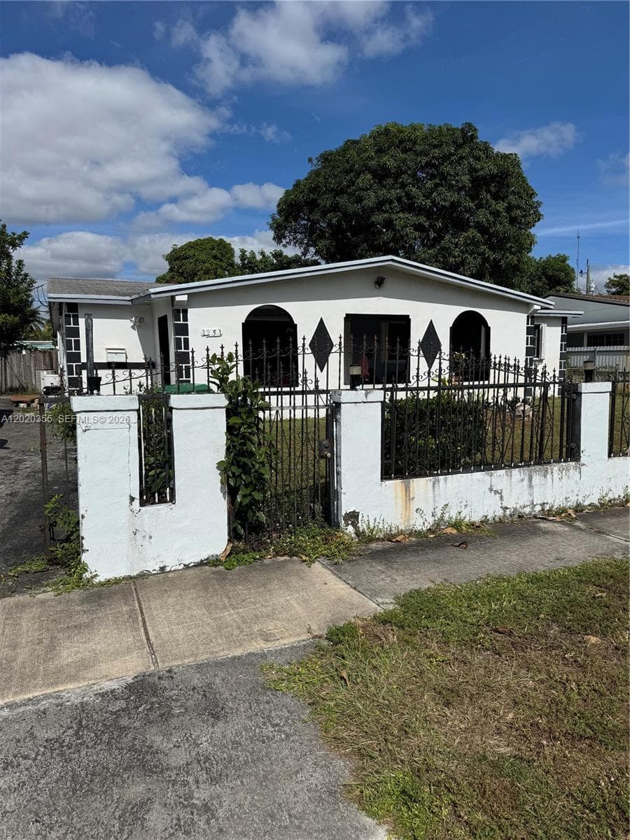 1251 NW 190th St, Miami Gardens FL 33169 — 1