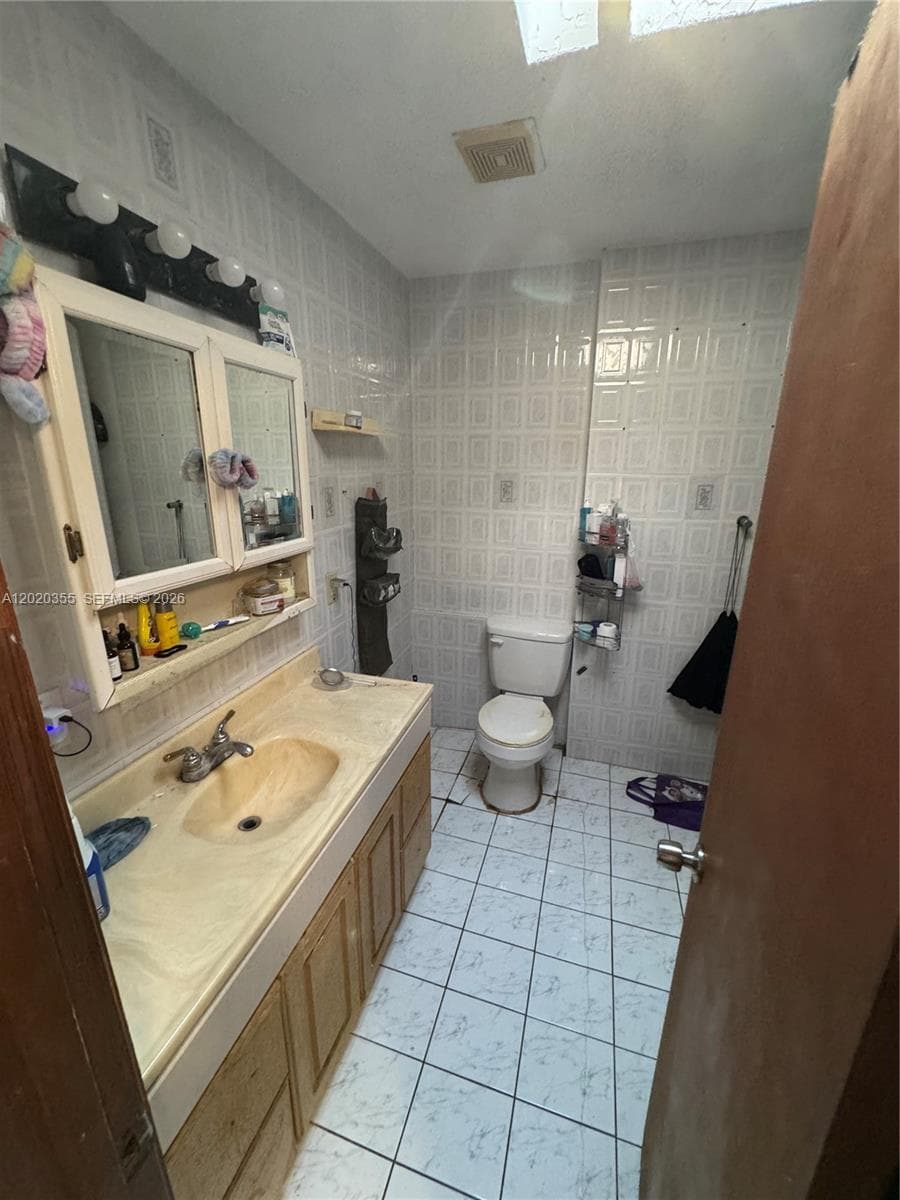 1251 NW 190th St, Miami Gardens FL 33169 — 18