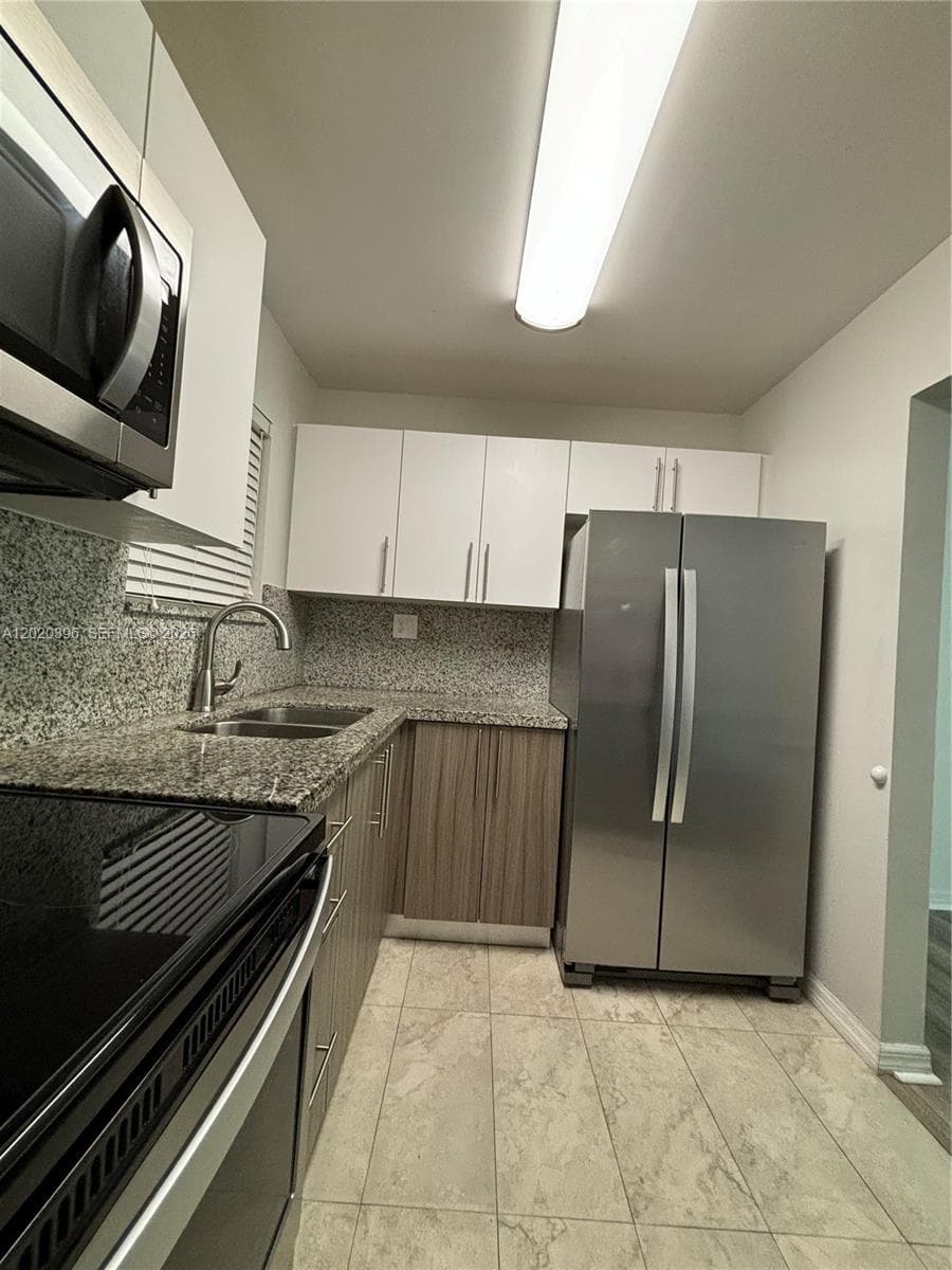 7470 Miami Lakes Dr # B208, Miami Lakes FL 33014 — 6