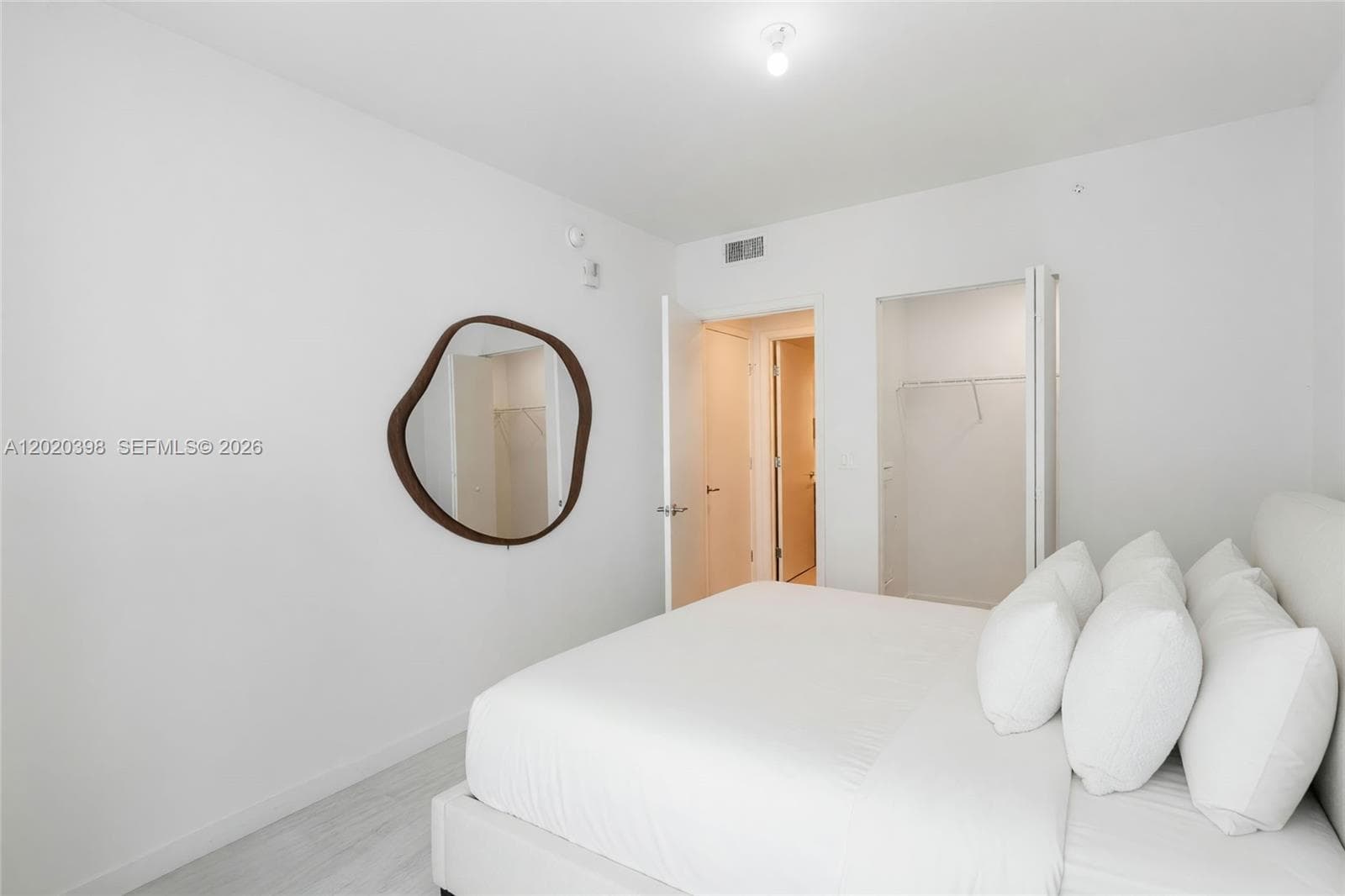 77 SE 5th St # 1910, Miami FL 33131 — 7