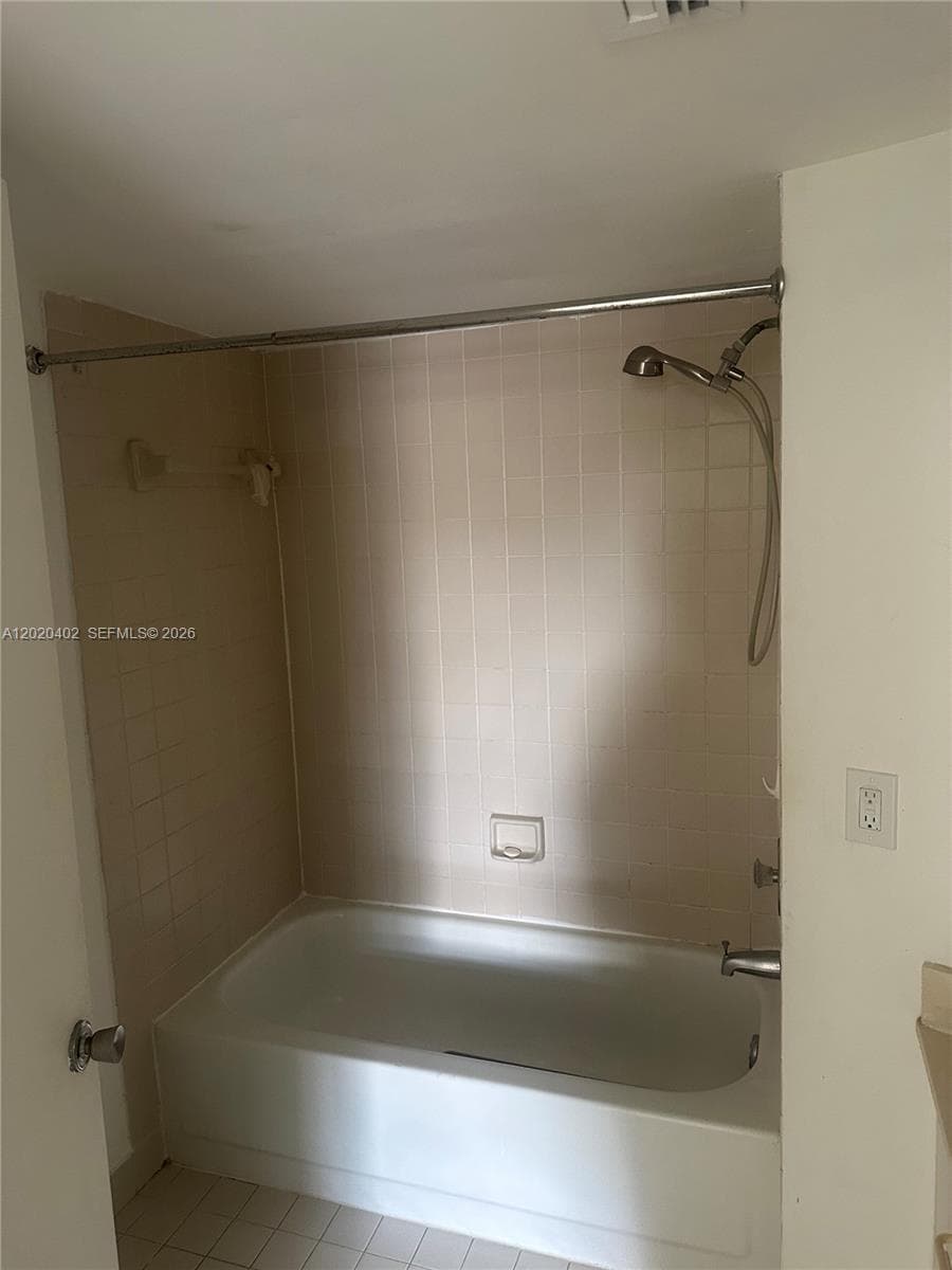 6272 NW 186th St # 212, Hialeah FL 33015 — 15