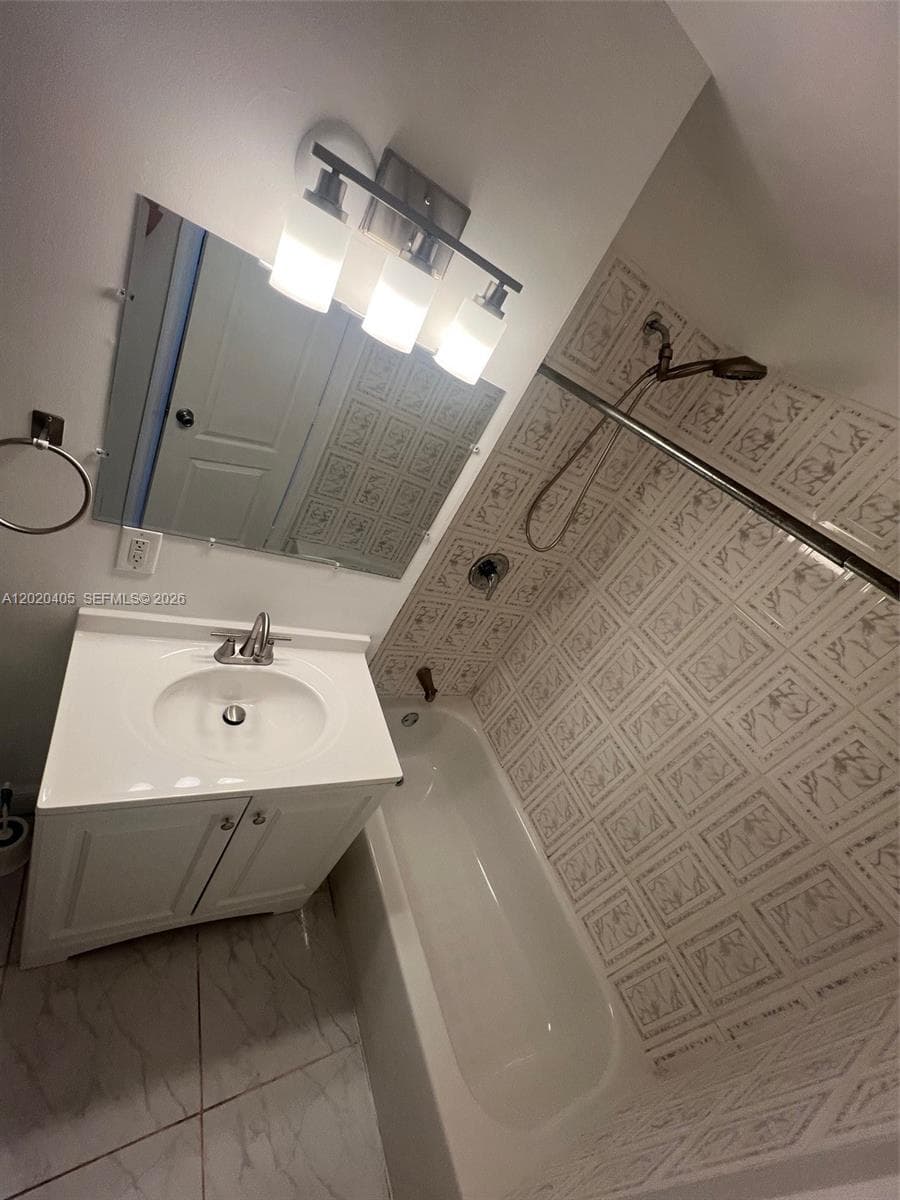 820 Euclid Ave # 303, Miami Beach FL 33139 — 8