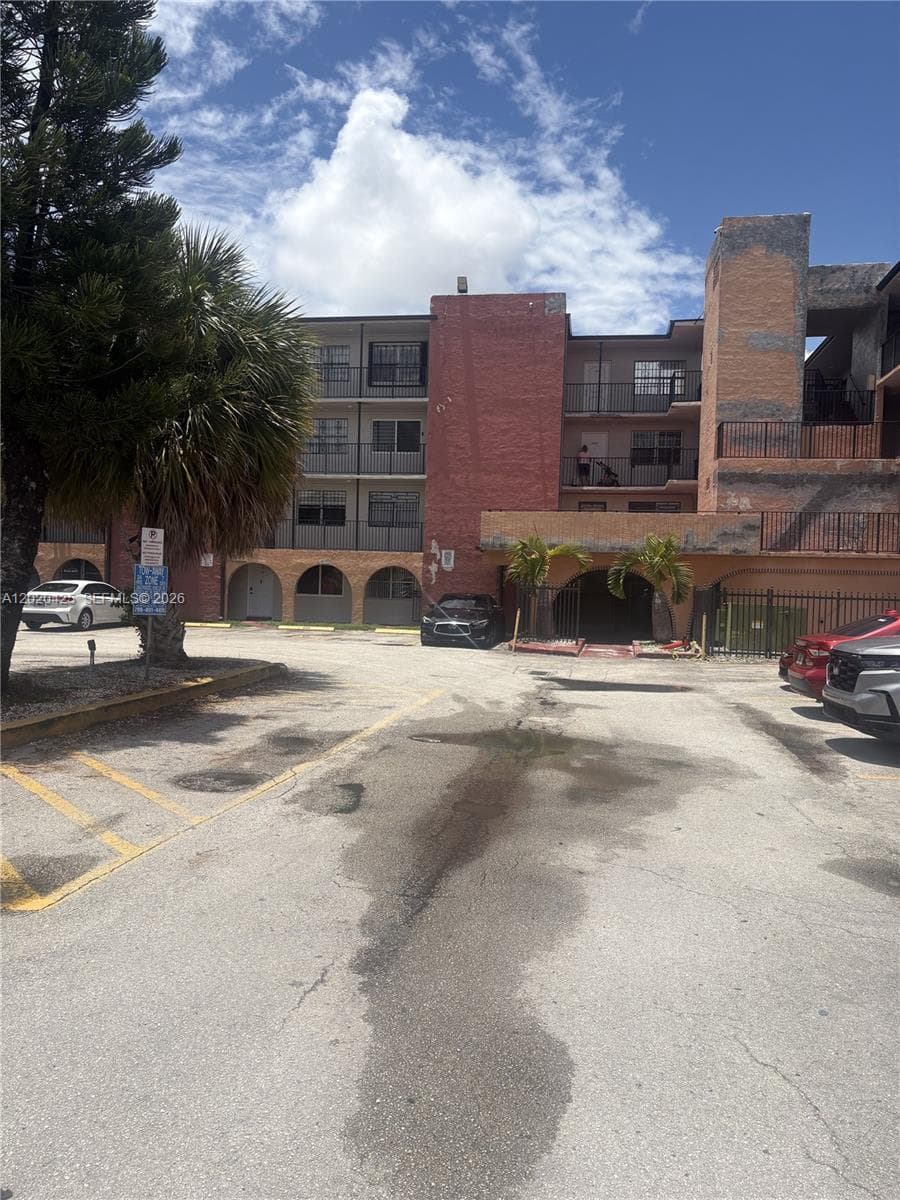6620 W 2nd Ct # 403, Hialeah FL 33012 — 38