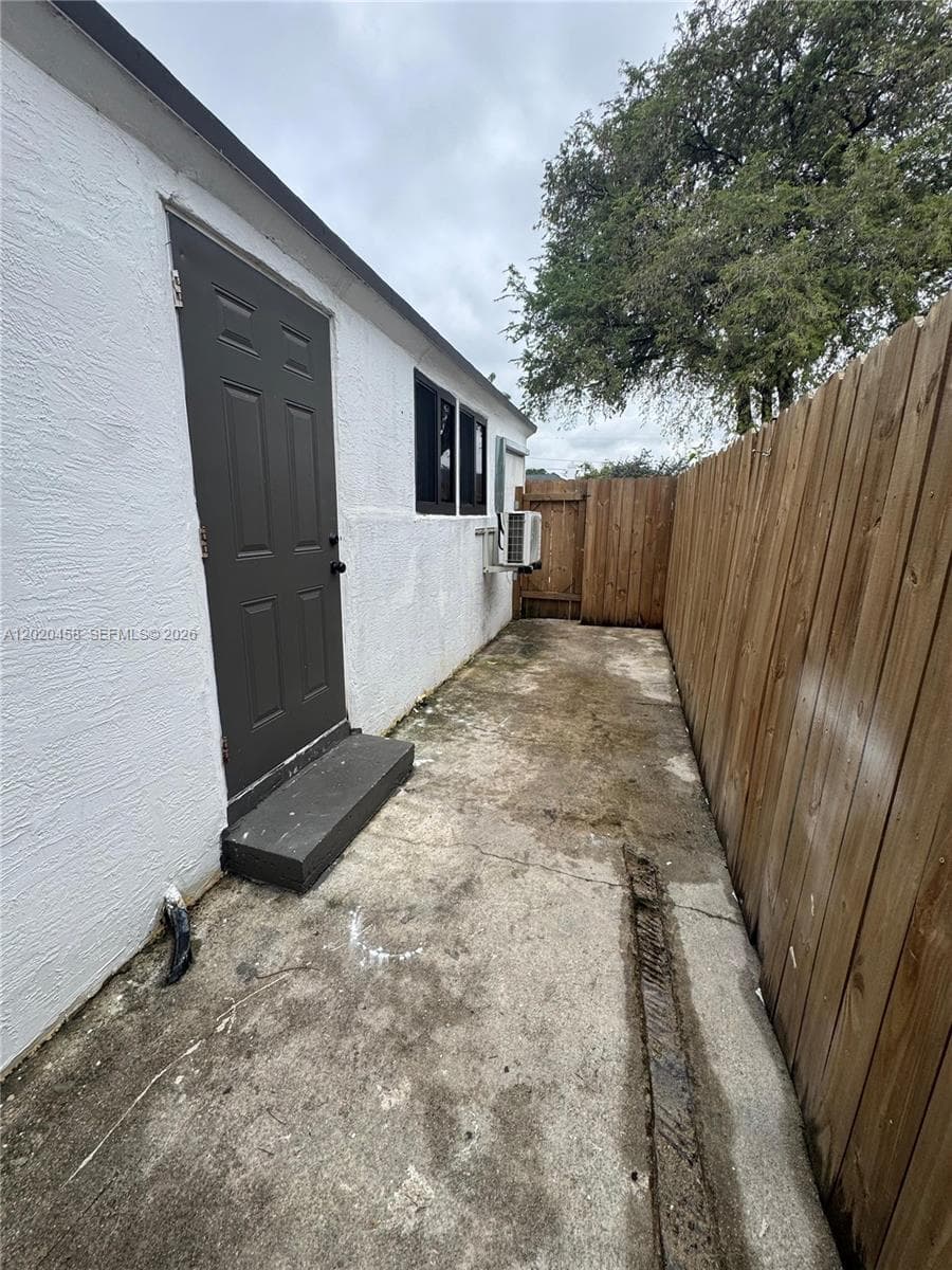 W Buena Vista Cen, Miami, FL — 6
