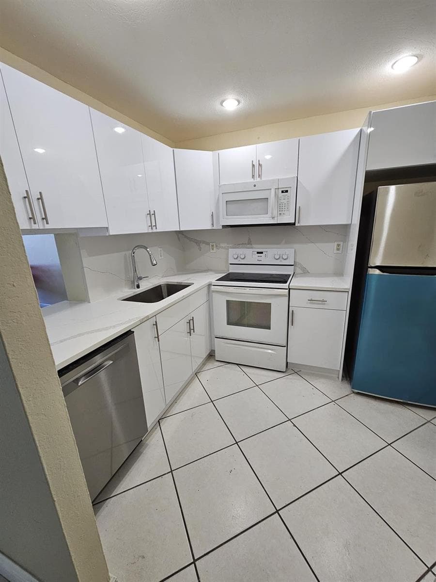 5665 W 20th Avenue # 413, Hialeah FL 33012 — 2