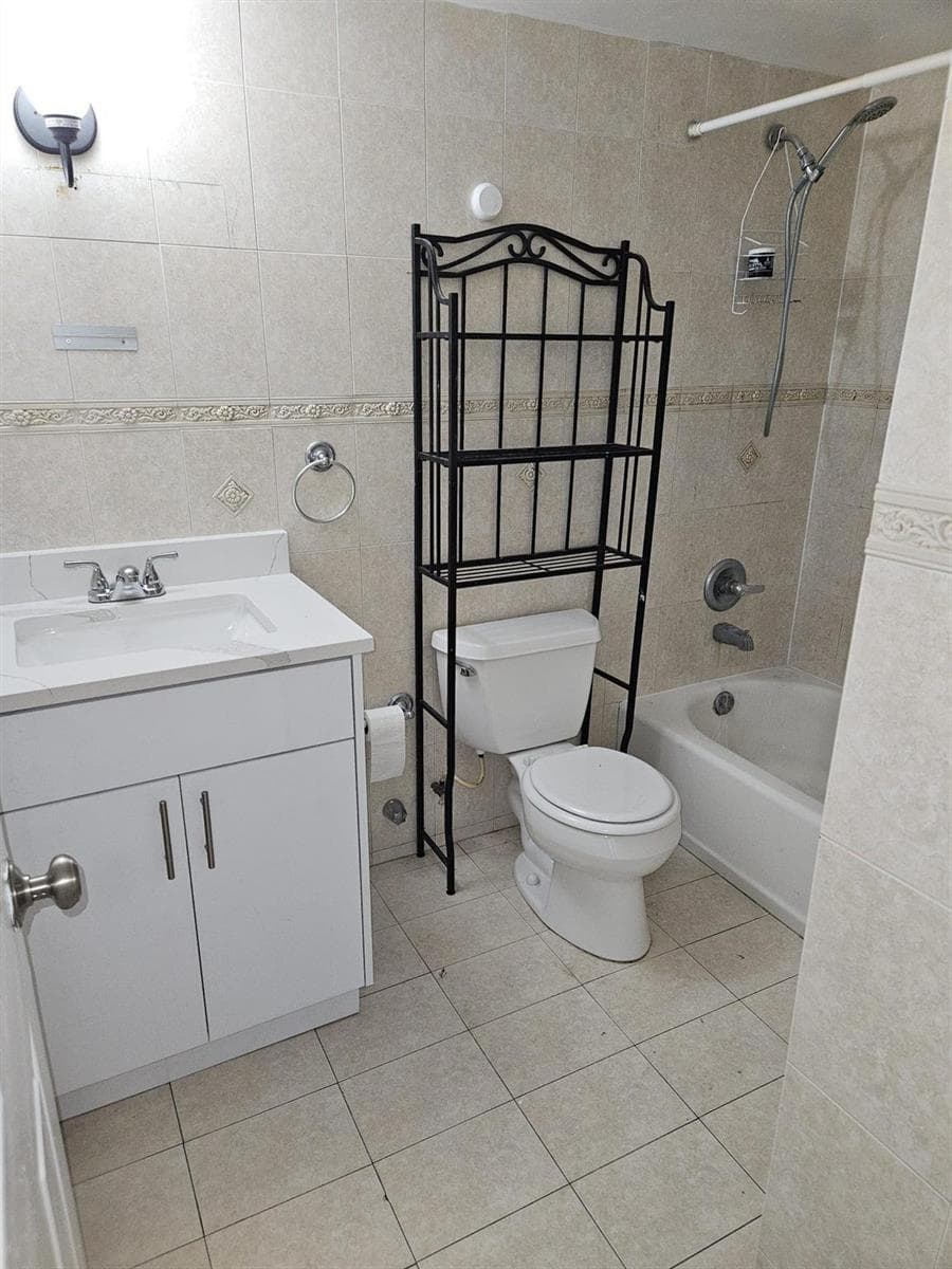 5665 W 20th Avenue # 413, Hialeah FL 33012 — 7