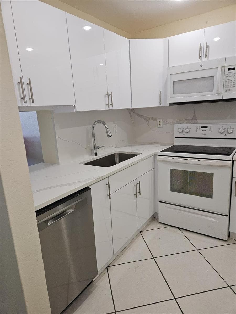 5665 W 20th Avenue # 413, Hialeah FL 33012 — 3