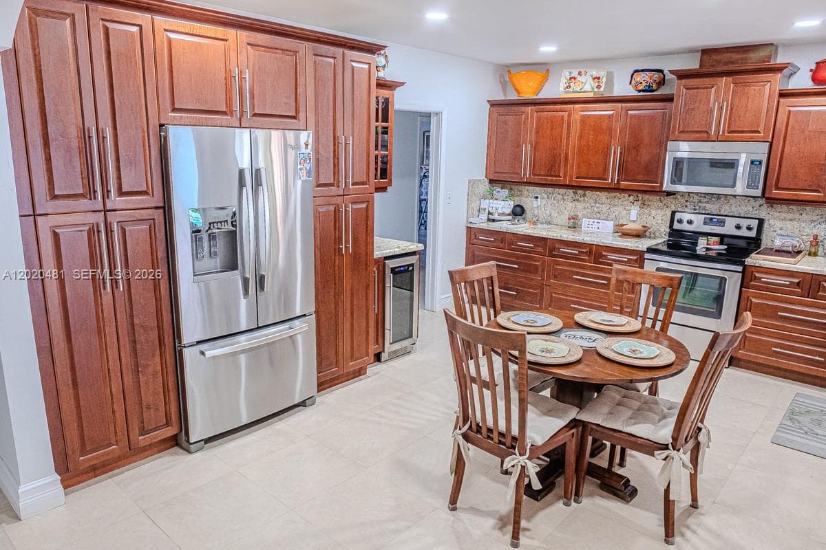 3400 SW 108th Ave, Miami FL 33165 — 6